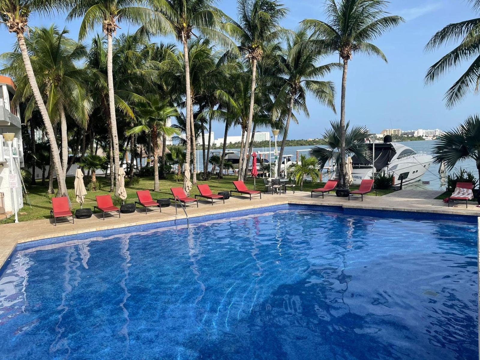 Sina Suites Cancun Exterior photo